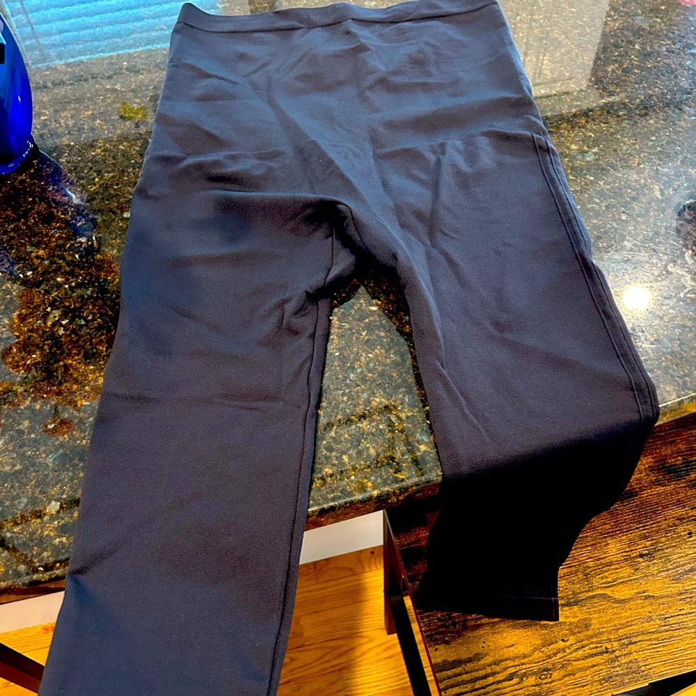 Brand new, never worn Shapermint cropped leggings, size 2X.